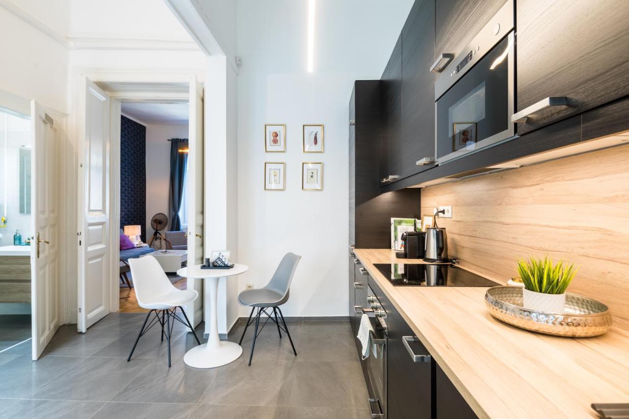 Double Blue Apartment In Budapest Downtown Exterior photo